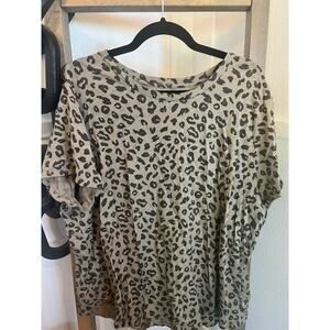 Old Navy leopard tee